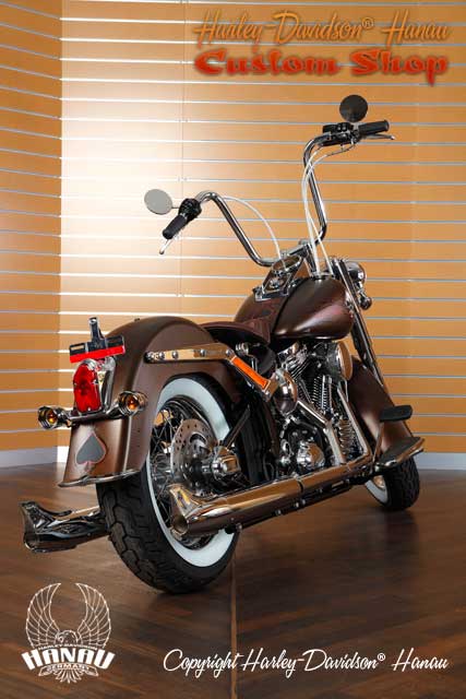 Softail Deluxe Umbau zum Psycho Billy Custombike umgebaut von Harley-Davidson Hanau