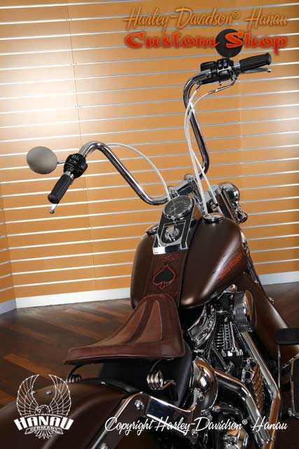 Softail Deluxe Umbau zum Psycho Billy Custombike umgebaut von Harley-Davidson Hanau