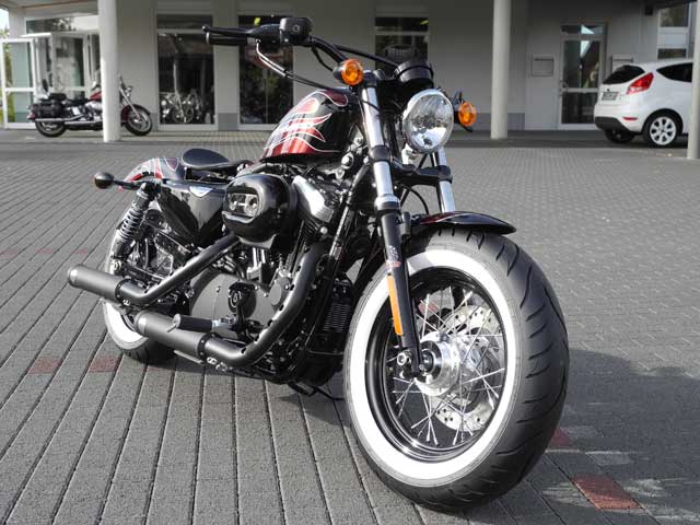 Sportster Forty-Eight Umbau Cherry Bomb 48 Custombike Umbau von Harley-Davidson Hanau